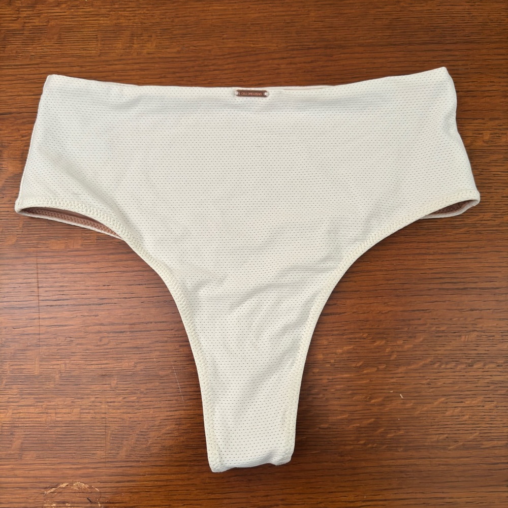 Cali Dreaming High Waisted Swim Suit Bottoms Size M